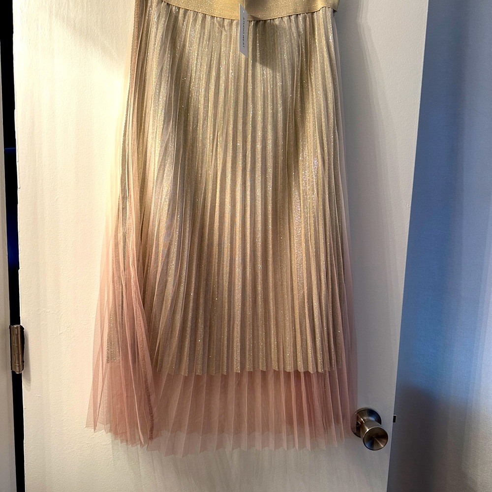 NWT, Women's long pleated skirt with elastic waist, so elegant for parties, M/L